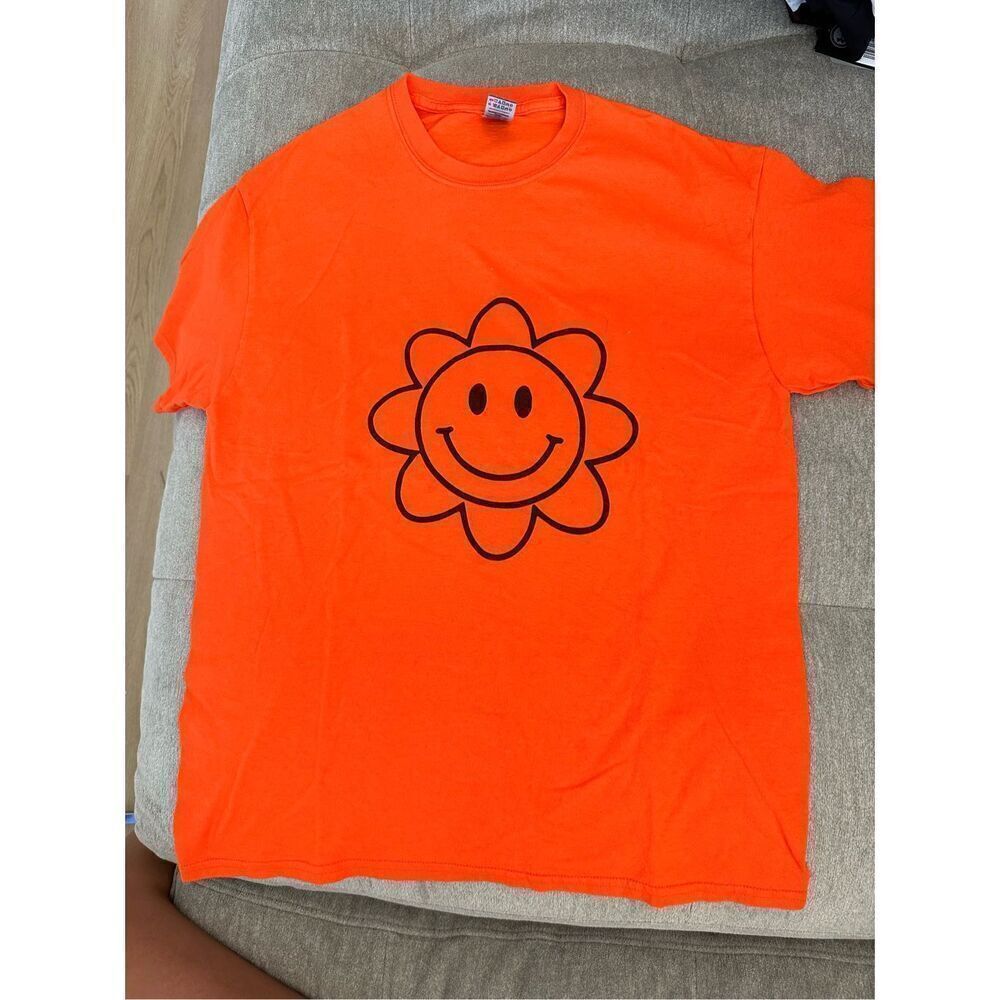 Distressed Vintage Couture sunflower smile‎ t-shirt size large